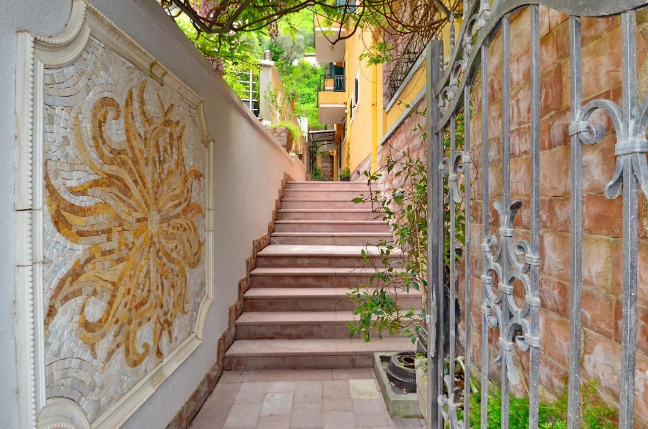 Hotel Meduza Becici  Exterior photo